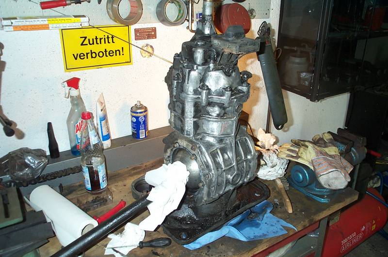 Das Getriebe nach hartem Kampf mit Drahtbürste und Entfettungsspray.